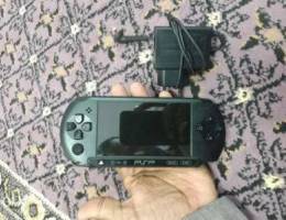 للبيع PSP لونها اسود ونظيف وذاكره الموجودة...