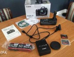 Canon 5D Mark 4 and battery pack