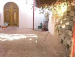 Al khuwair 4 bed rooms and hall great loca...