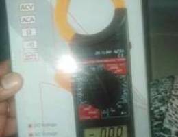 Digital clamp meter