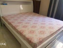 King size 200 x 180 bed with storage and m...