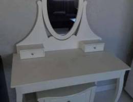 Stylish dressing table with mirror, table ...