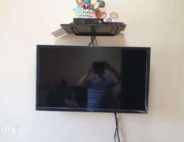 32" Samsung smart TV with dish