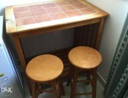 Kitchen table and 2 stools