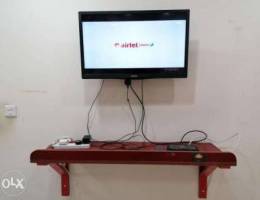 TV 32 inches LED (DAYTEK) with wall mounti...