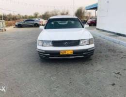 لكزس LS 400 نظيف ولا تحتاج صيانه