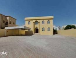 6 BR Spacious Villa in Mawalah South