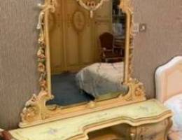 Vanity mirror with table / مرآة وطاولة