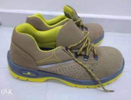 Safety shoes... New..Delta plus Original