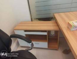 Office table for sale طاولة مكتب للبيع