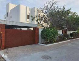 a huge commercial villa to let located in ...