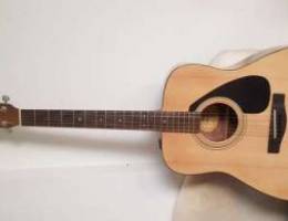 Yamaham Acoustic Guitar very rarely used o...