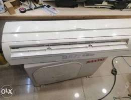 Sanyo ac 2 ton and good condition