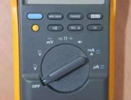 Digital Multimeter (Fluke 87)