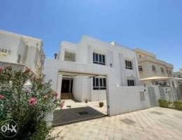 4 + 1 BR High Quality Twin Villa in Baushe...