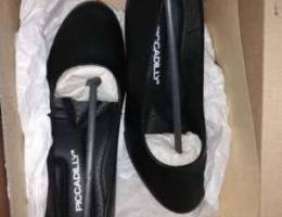 For sale piccadilly shoes size 35 EUR HURR...
