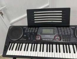 للبيع بيانو مع استاند Casio piano keyboard