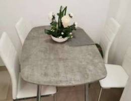 طاولة طعام dining table