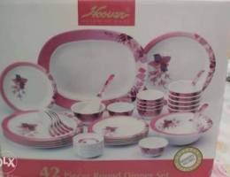 Hoover 42 piece round dinner set