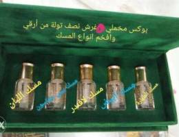 متوفر ٥ عطور متنوعه حجم توله في بكس واحد