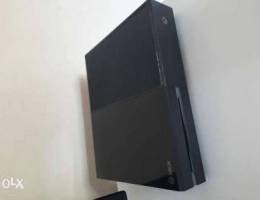 Xbox one in mint condition with 5 games اك...