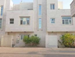 4+1 compound villa Azaiba فيلا نظيفة بالعذ...