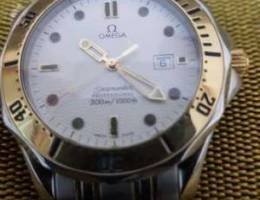 ساعة omega seamaster بمقاومة عالية للماء