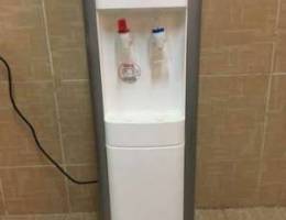 water dispenser with 3 water bottles