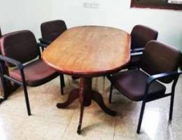 طاولة اجتماعات مع ٤ كراسي meeting table wi...