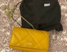 DKNY FLAP CLOSURE CROSSBODY BAG