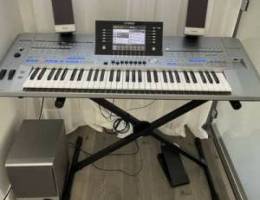 Yamaha Tyros 5 76-key keyboard synthesizer