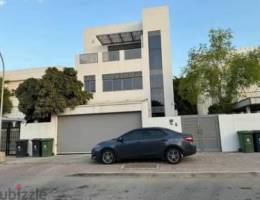 5BR villa in shatti qurum.