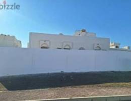 منزل من طابق واحـد للبيع خلف قلعة صحار