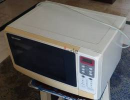 Sharp Microwave Oven 22ltr capacity 4yr used in good condition